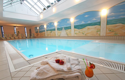 Schwimmbad im Hotel Burgholz
